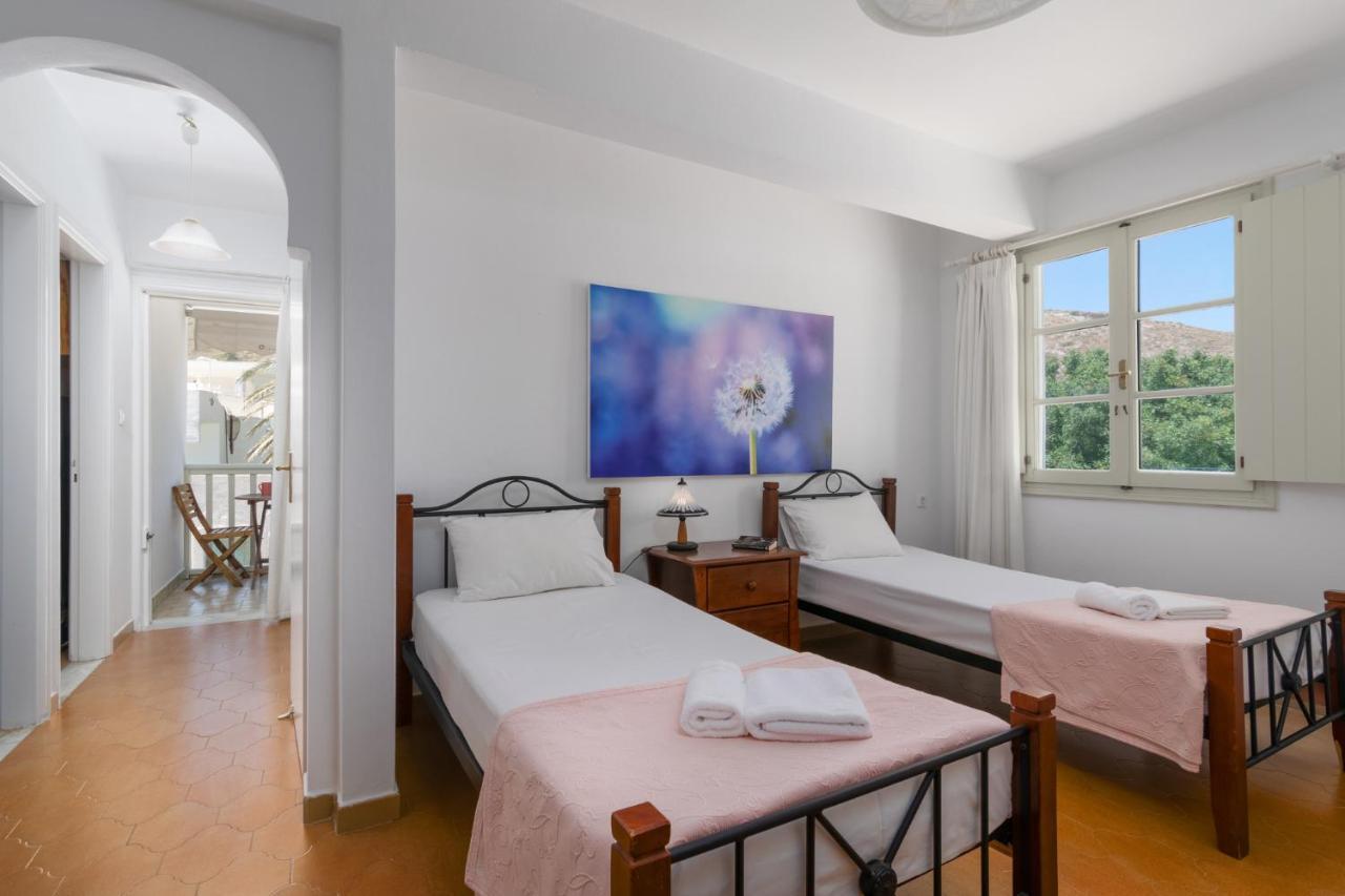 Areti'S Milos Guesthouses Adamantas  Bagian luar foto