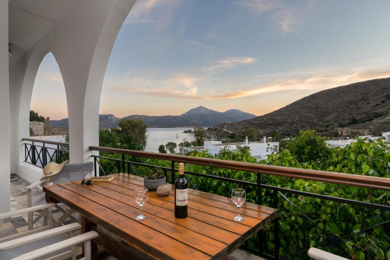 Areti'S Milos Guesthouses Adamantas  Bagian luar foto