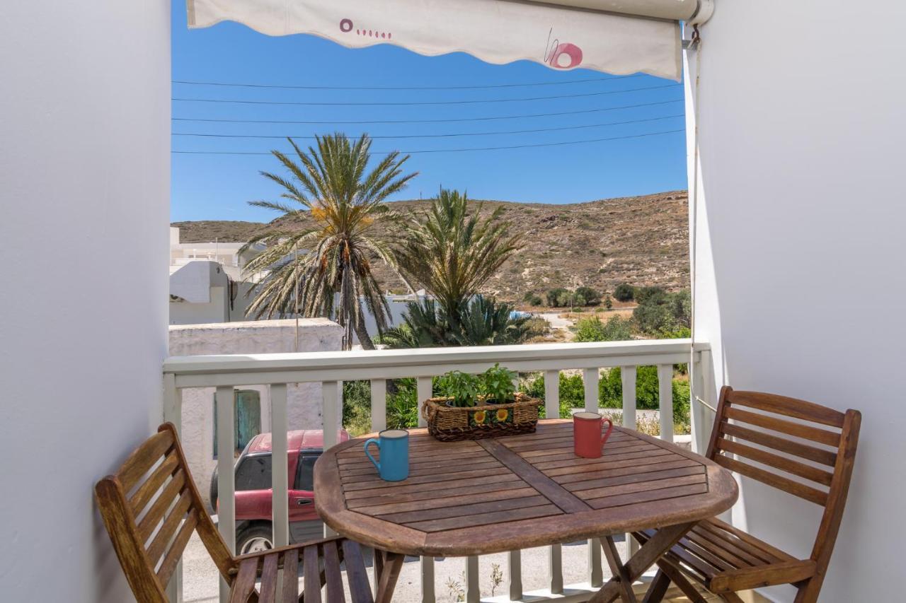 Areti'S Milos Guesthouses Adamantas  Bagian luar foto