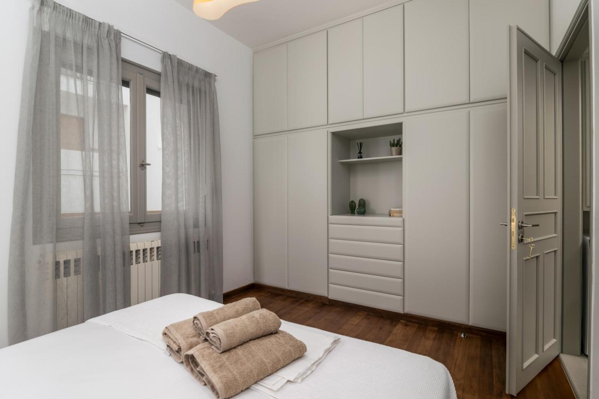 Areti'S Milos Guesthouses Adamantas  Bagian luar foto