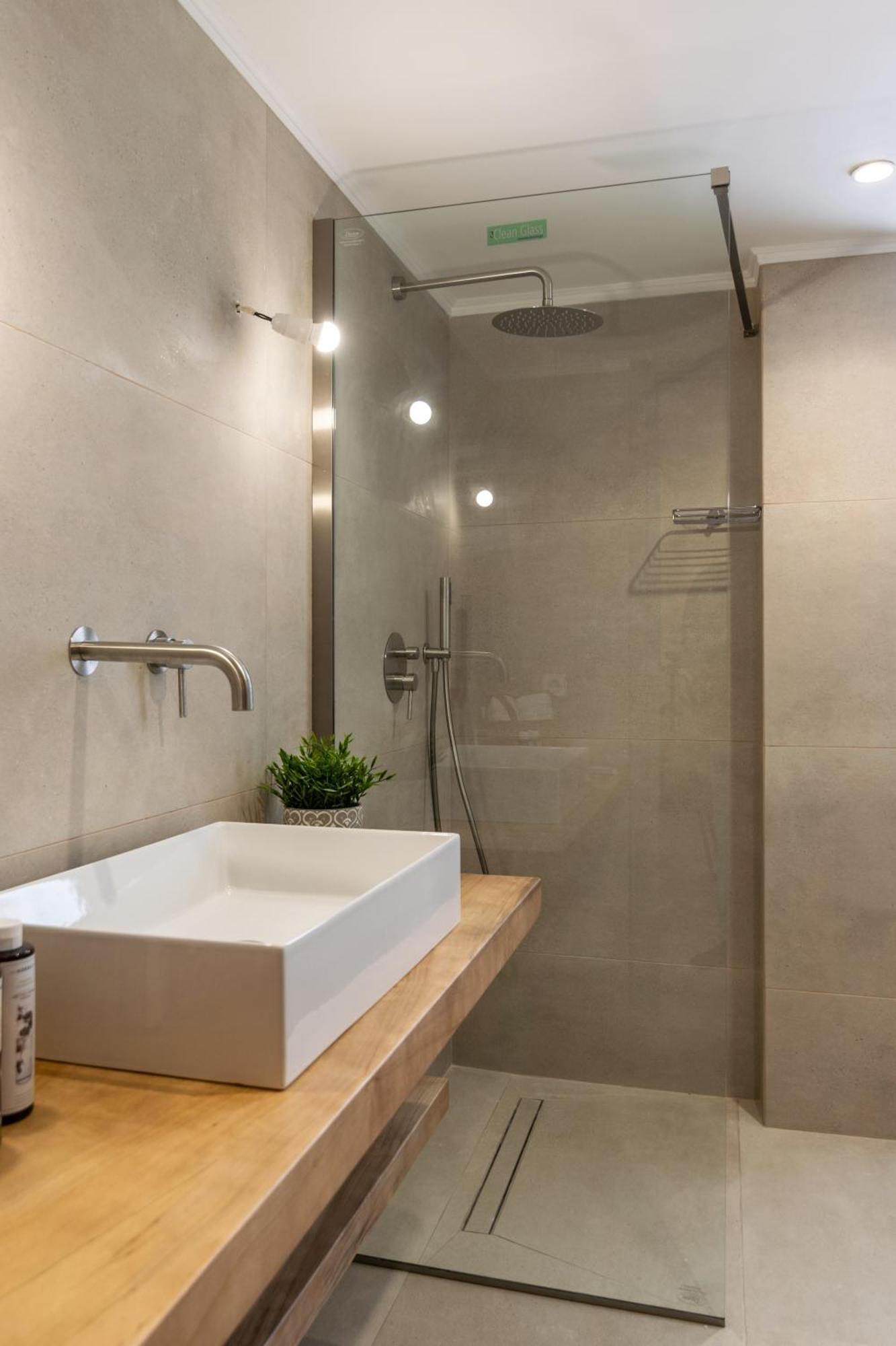 Areti'S Milos Guesthouses Adamantas  Bagian luar foto