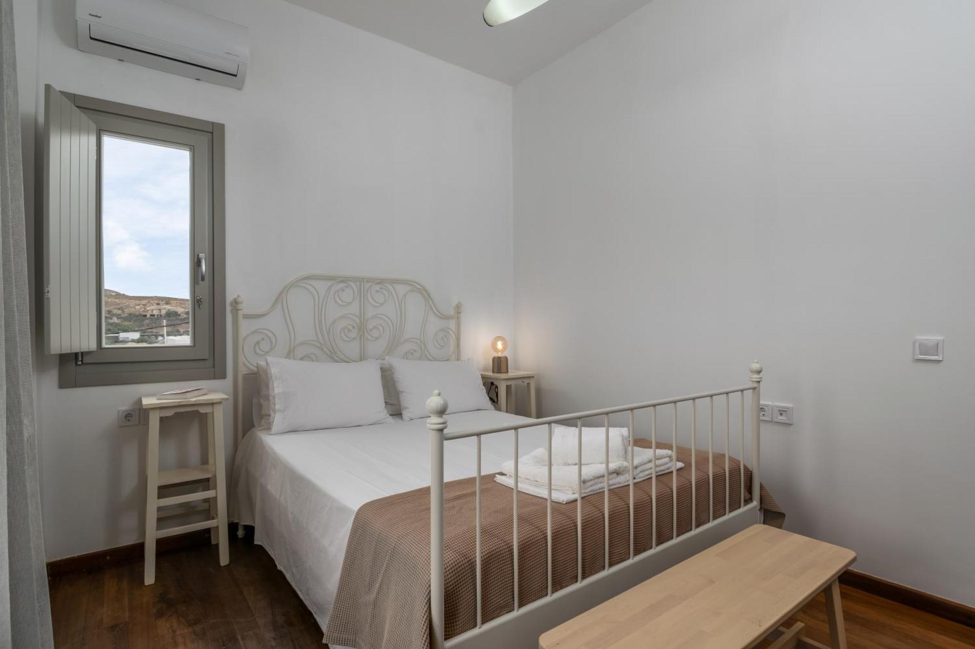 Areti'S Milos Guesthouses Adamantas  Bagian luar foto