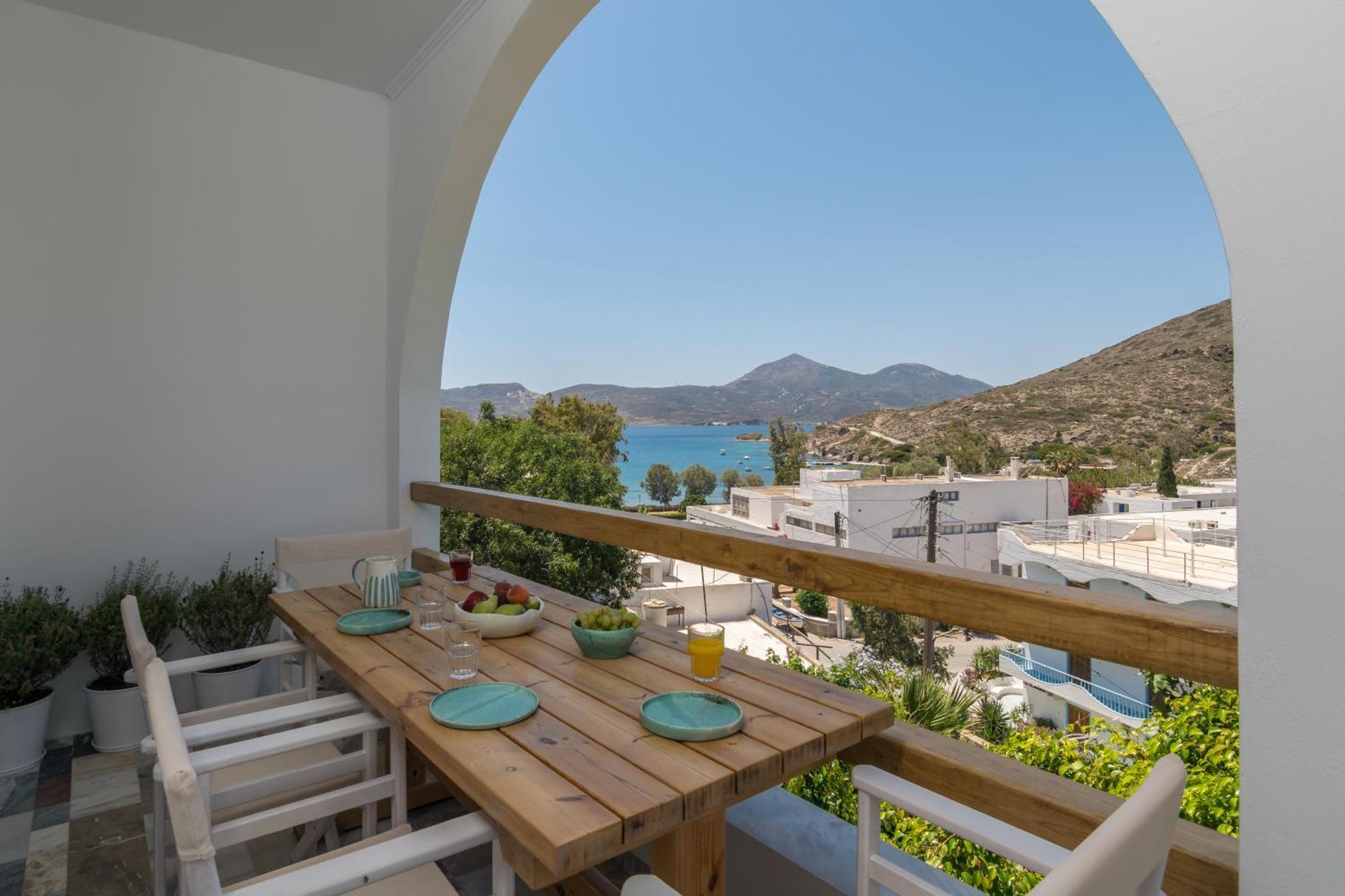 Areti'S Milos Guesthouses Adamantas  Bagian luar foto