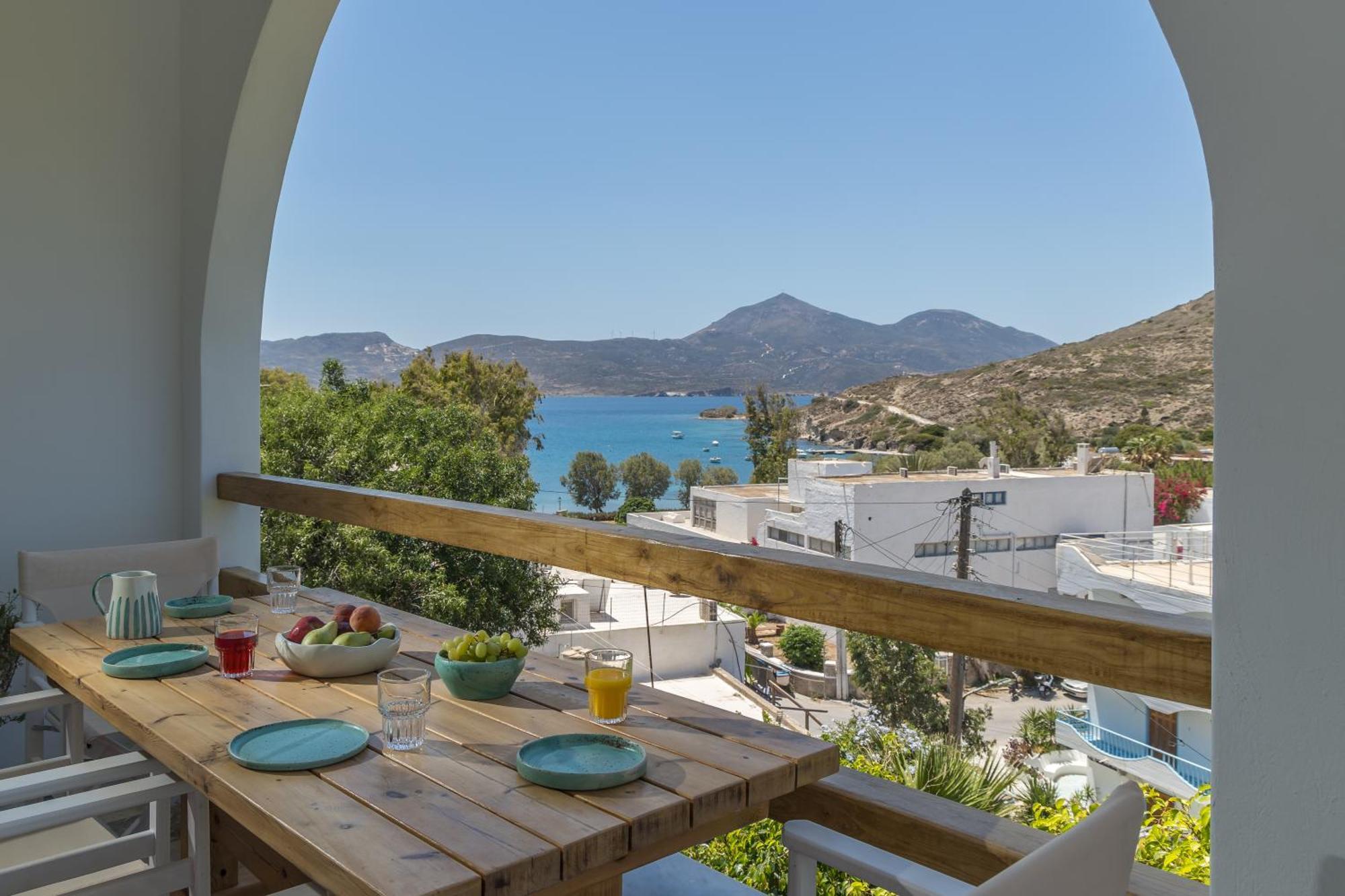 Areti'S Milos Guesthouses Adamantas  Bagian luar foto